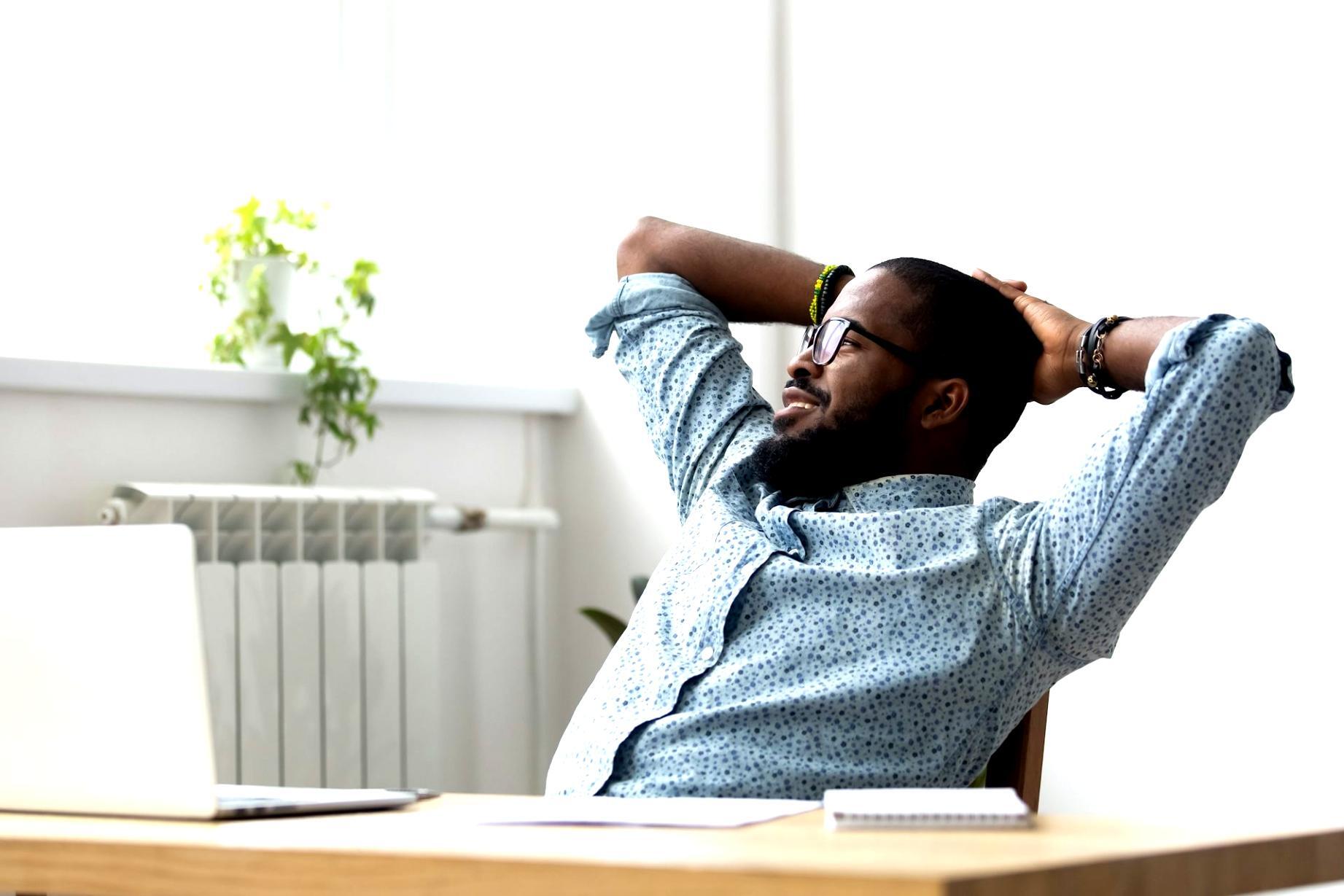 Kralves barbering seminar environment showing practical workstations